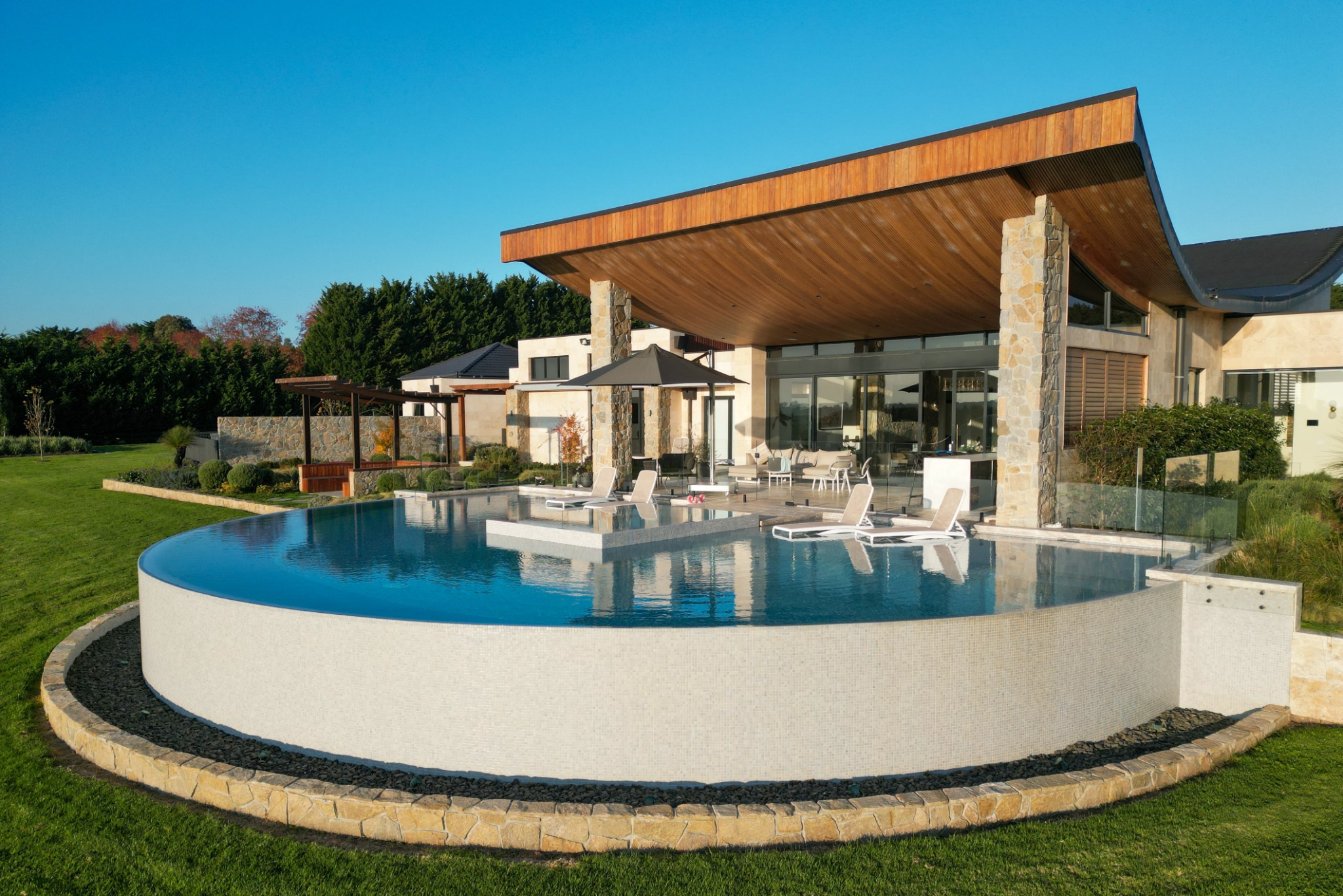 Shadowspec SERENITY cantilever umbrellas beside a residential pool